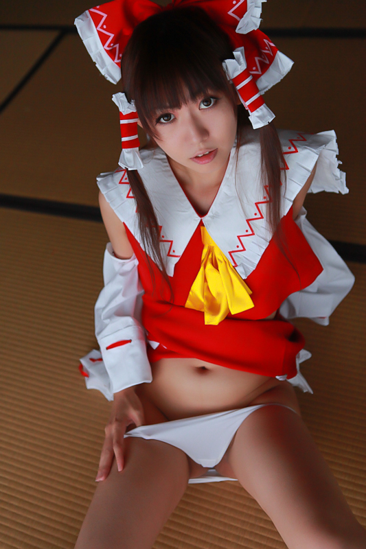 [Cosplay] Reimu Hakurei with dildo and toys - Touhou Project Cosplay